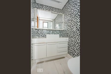 Apartamento para alugar com 220m², 4 quartos e 6 vagas Apartamento para alugar com 220m², 4 quartos e 6 vagasBanheiro da Suíte 2