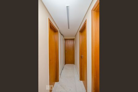 Apartamento para alugar com 220m², 4 quartos e 6 vagas Apartamento para alugar com 220m², 4 quartos e 6 vagasCorredor