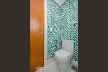 Apartamento para alugar com 220m², 4 quartos e 6 vagas Apartamento para alugar com 220m², 4 quartos e 6 vagasBanheiro Semi - suítes