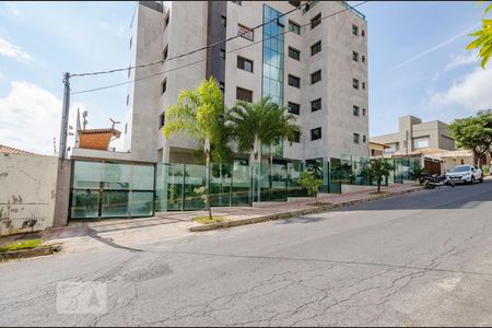 Apartamento para alugar com 220m², 4 quartos e 6 vagas Apartamento para alugar com 220m², 4 quartos e 6 vagasFachada