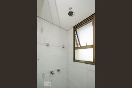 Apartamento para alugar com 220m², 4 quartos e 6 vagas Apartamento para alugar com 220m², 4 quartos e 6 vagasBanheiro Semi - suítes