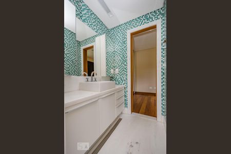 Apartamento para alugar com 220m², 4 quartos e 6 vagas Apartamento para alugar com 220m², 4 quartos e 6 vagasBanheiro Semi - suítes