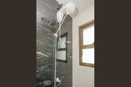 Apartamento para alugar com 220m², 4 quartos e 6 vagas Apartamento para alugar com 220m², 4 quartos e 6 vagasBanheiro de Serviço