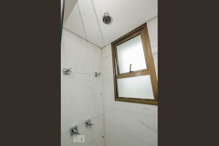 Apartamento para alugar com 220m², 4 quartos e 6 vagas Apartamento para alugar com 220m², 4 quartos e 6 vagasBanheiro da Suíte 2