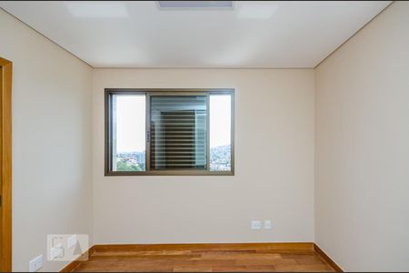 Apartamento para alugar com 220m², 4 quartos e 6 vagas Apartamento para alugar com 220m², 4 quartos e 6 vagasSuíte 2
