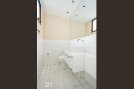 Apartamento para alugar com 220m², 4 quartos e 6 vagas Apartamento para alugar com 220m², 4 quartos e 6 vagasLavabo