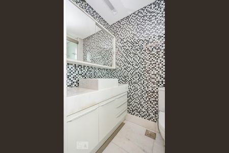 Apartamento para alugar com 220m², 4 quartos e 6 vagas Apartamento para alugar com 220m², 4 quartos e 6 vagasBanheiro da Suíte 2