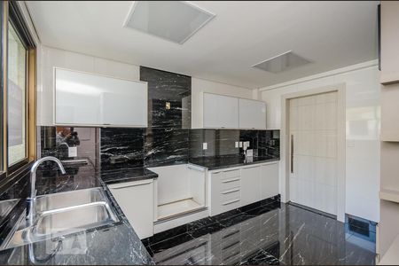 Apartamento para alugar com 220m², 4 quartos e 6 vagas Apartamento para alugar com 220m², 4 quartos e 6 vagasCozinha