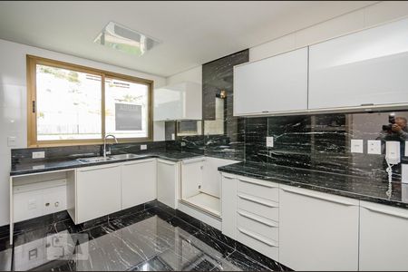 Apartamento para alugar com 220m², 4 quartos e 6 vagas Apartamento para alugar com 220m², 4 quartos e 6 vagasCozinha