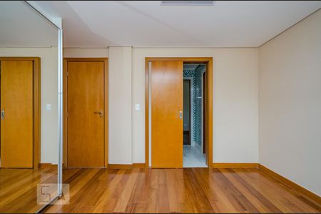 Apartamento para alugar com 220m², 4 quartos e 6 vagas Apartamento para alugar com 220m², 4 quartos e 6 vagasSemi - suíte 1