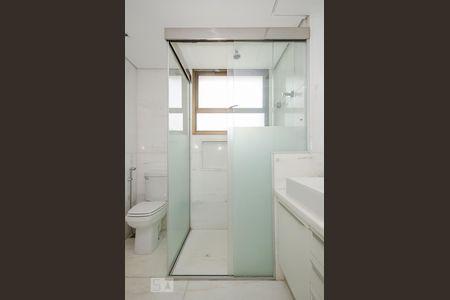 Apartamento para alugar com 220m², 4 quartos e 6 vagas Apartamento para alugar com 220m², 4 quartos e 6 vagasBanheiro da Suíte 1