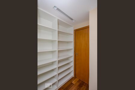 Apartamento para alugar com 220m², 4 quartos e 6 vagas Apartamento para alugar com 220m², 4 quartos e 6 vagasCloset