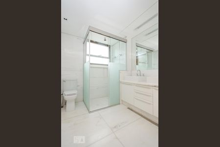 Apartamento para alugar com 220m², 4 quartos e 6 vagas Apartamento para alugar com 220m², 4 quartos e 6 vagasBanheiro da Suíte 1