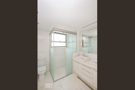 Apartamento para alugar com 220m², 4 quartos e 6 vagas Apartamento para alugar com 220m², 4 quartos e 6 vagasBanheiro da Suíte 1