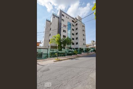 Apartamento para alugar com 220m², 4 quartos e 6 vagas Apartamento para alugar com 220m², 4 quartos e 6 vagasFachada