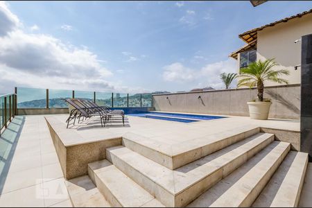 Apartamento para alugar com 220m², 4 quartos e 6 vagas Apartamento para alugar com 220m², 4 quartos e 6 vagasÁrea comum - Piscina