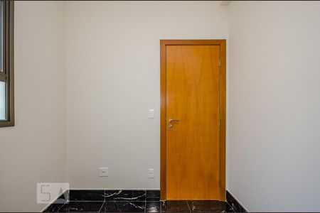Apartamento para alugar com 220m², 4 quartos e 6 vagas Apartamento para alugar com 220m², 4 quartos e 6 vagasQuarto de Serviço