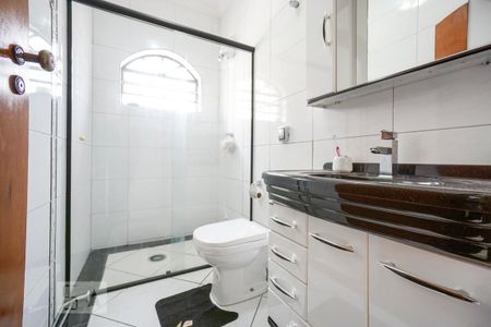 Casa à venda com 240m², 3 quartos e 2 vagasBanheiro social