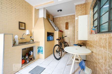 Casa à venda com 240m², 3 quartos e 2 vagasÁrea de serviço 