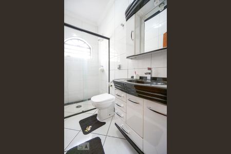 Casa à venda com 240m², 3 quartos e 2 vagasBanheiro social