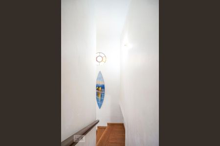 Casa à venda com 240m², 3 quartos e 2 vagasHall escada