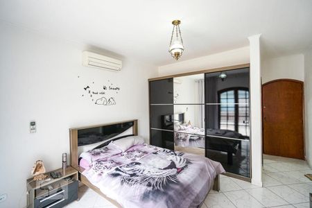 Casa à venda com 240m², 3 quartos e 2 vagasSuíte 01