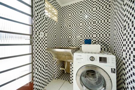 Casa à venda com 240m², 3 quartos e 2 vagasÁrea de serviço