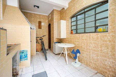 Casa à venda com 240m², 3 quartos e 2 vagasÁrea de serviço 