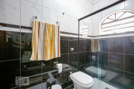 Casa à venda com 240m², 3 quartos e 2 vagasBanheiro da suíte 01