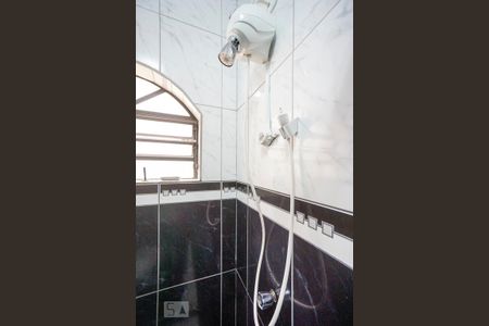 Casa à venda com 240m², 3 quartos e 2 vagasChuveiro