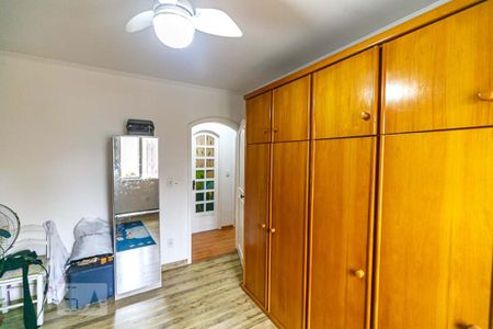 Casa à venda com 345m², 5 quartos e 6 vagas Casa à venda com 345m², 5 quartos e 6 vagasQuarto 4