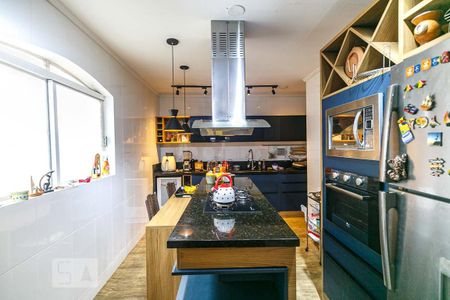 Casa à venda com 345m², 5 quartos e 6 vagas Casa à venda com 345m², 5 quartos e 6 vagasCozinha