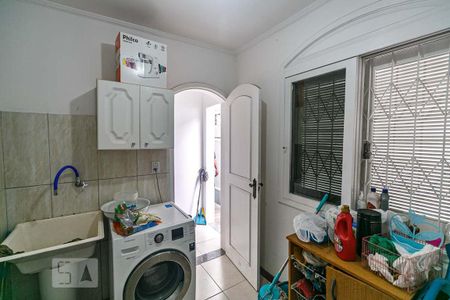 Casa à venda com 345m², 5 quartos e 6 vagas Casa à venda com 345m², 5 quartos e 6 vagasLavanderia