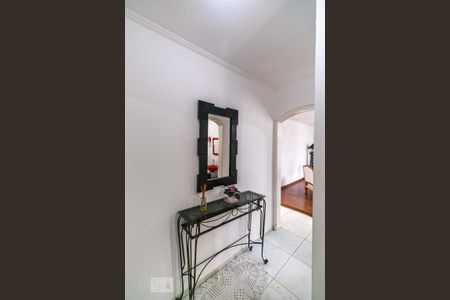 Casa à venda com 345m², 5 quartos e 6 vagas Casa à venda com 345m², 5 quartos e 6 vagasCorredor