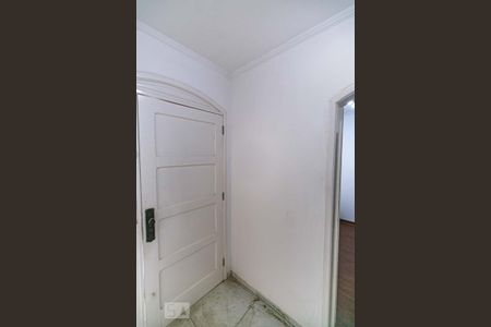 Casa à venda com 345m², 5 quartos e 6 vagas Casa à venda com 345m², 5 quartos e 6 vagasCorredor
