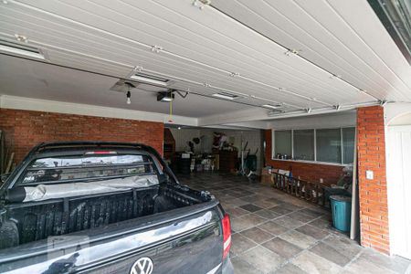 Casa à venda com 345m², 5 quartos e 6 vagas Casa à venda com 345m², 5 quartos e 6 vagasGaragem