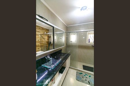 Banheiro de casa à venda com 5 quartos, 345m² em Jardim Lindóia, Porto Alegre