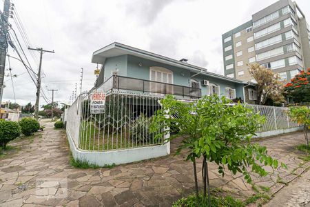 Fachada de casa à venda com 5 quartos, 345m² em Jardim Lindóia, Porto Alegre