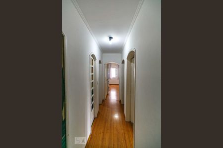 Casa à venda com 345m², 5 quartos e 6 vagas Casa à venda com 345m², 5 quartos e 6 vagasCorredor
