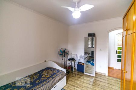 Casa à venda com 345m², 5 quartos e 6 vagas Casa à venda com 345m², 5 quartos e 6 vagasQuarto 4