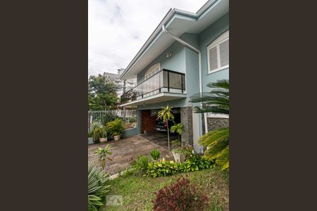 Casa à venda com 345m², 5 quartos e 6 vagas Casa à venda com 345m², 5 quartos e 6 vagasÁrea Externa