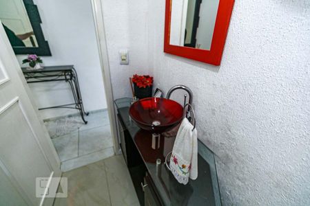 Casa à venda com 345m², 5 quartos e 6 vagas Casa à venda com 345m², 5 quartos e 6 vagasLavabo