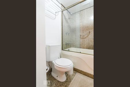 Studio para alugar com 28m², 1 quarto e 1 vaga Studio para alugar com 28m², 1 quarto e 1 vagaBanheiro