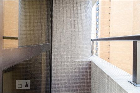 Studio para alugar com 28m², 1 quarto e 1 vaga Studio para alugar com 28m², 1 quarto e 1 vagaVaranda