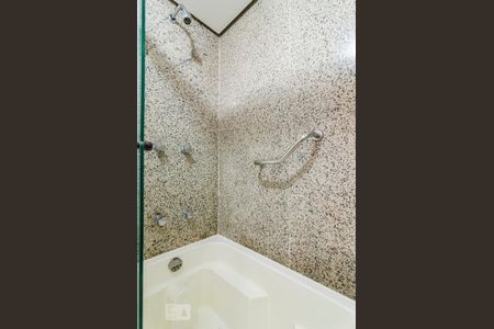 Studio para alugar com 28m², 1 quarto e 1 vaga Studio para alugar com 28m², 1 quarto e 1 vagaBanheira