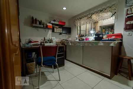 Casa à venda com 180m², 5 quartos e 2 vagasQUARTO DOS FUNDOS