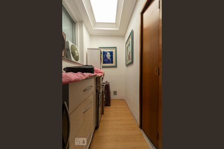 Casa à venda com 180m², 5 quartos e 2 vagasCORREDOR