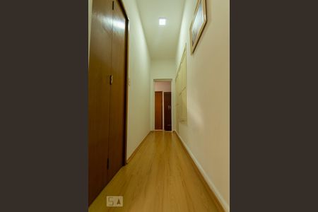 Casa à venda com 180m², 5 quartos e 2 vagasCORREDOR