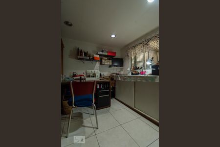 Casa à venda com 180m², 5 quartos e 2 vagasQUARTO DOS FUNDOS