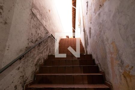 Casa à venda com 250m², 4 quartos e 2 vagasEscada Garagem